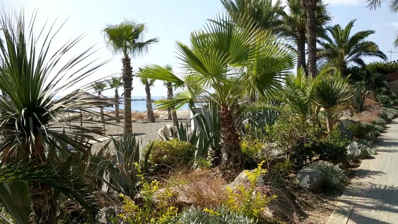 Fantastic 1 Bed Apartment By The Sea Opposite 4 Seasons Лимасол Экстерьер фото