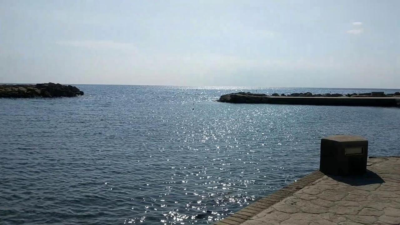 Fantastic 1 Bed Apartment By The Sea Opposite 4 Seasons Лимасол Экстерьер фото